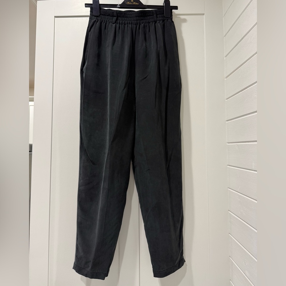 Black Women's Elastic-Waist Tapered Pants